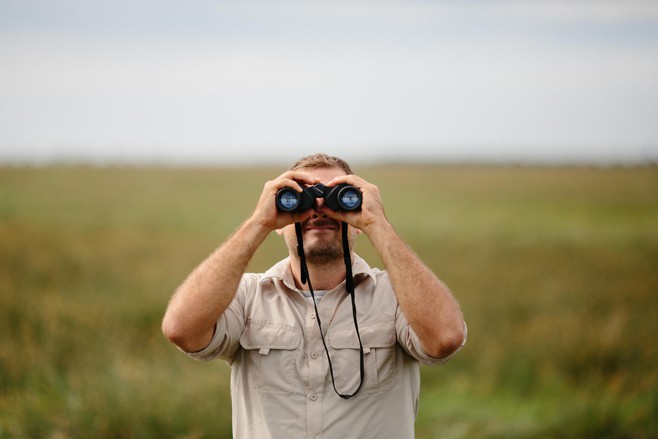 How to Use Binoculars with Glasses