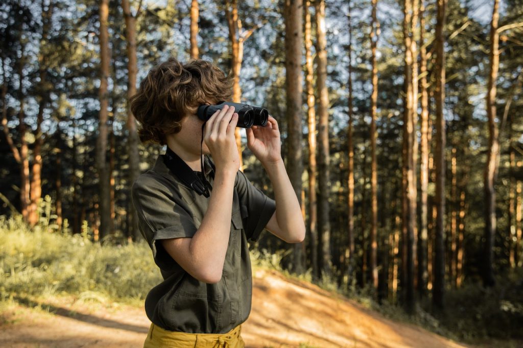 why binoculars make me dizzy