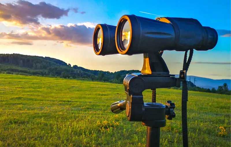 modern vs traditional binoculars